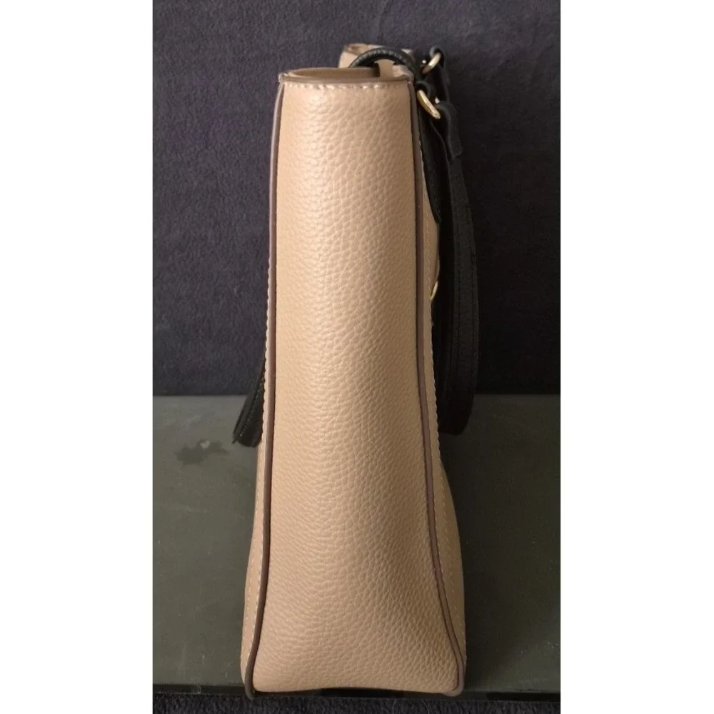 NWOT Anne Klein Handbag with‎ Keychain and Eyeglass case
